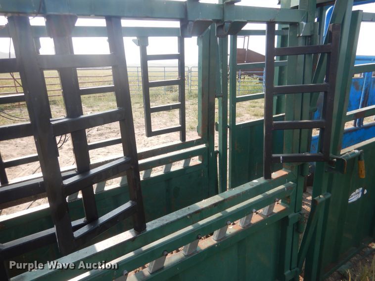 image for item HQ9514 Northstar 1000V  livestock chute