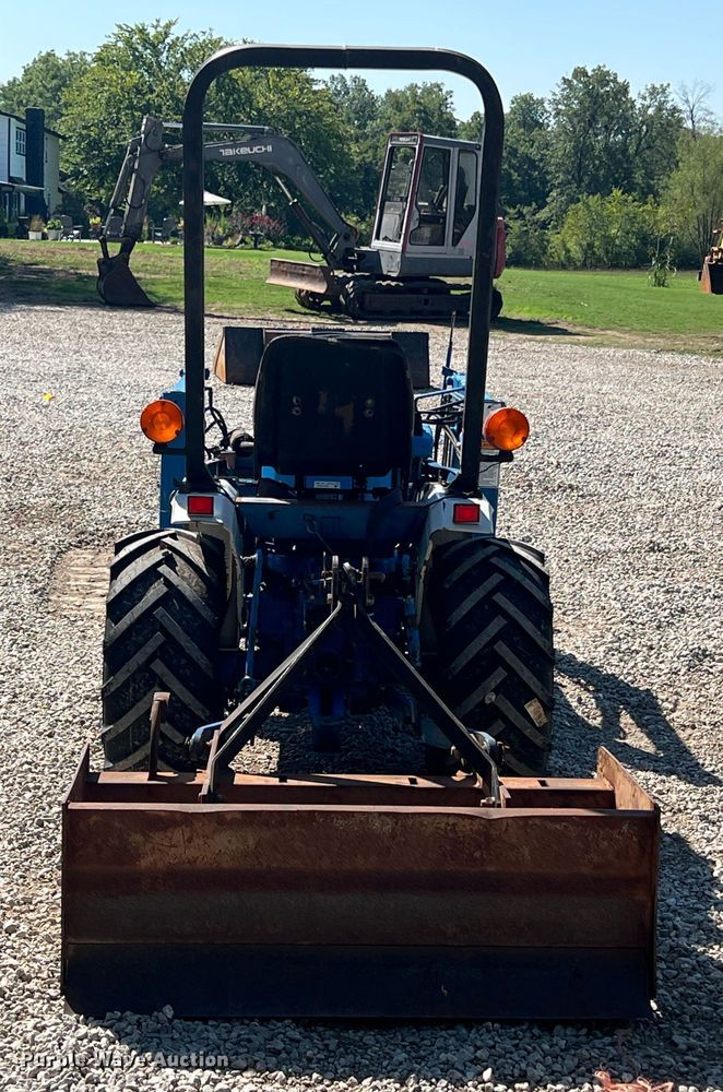 image for item IA9145 1997 New Holland 1220  MFWD tractor