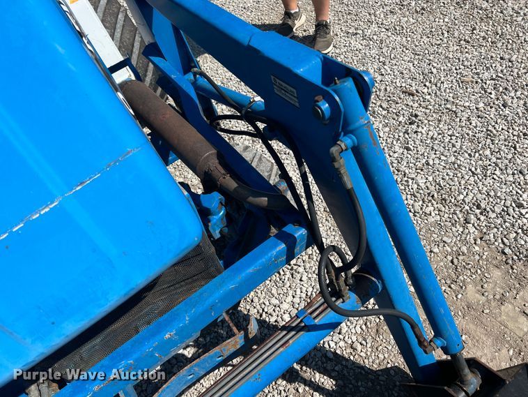 image for item IA9145 1997 New Holland 1220  MFWD tractor