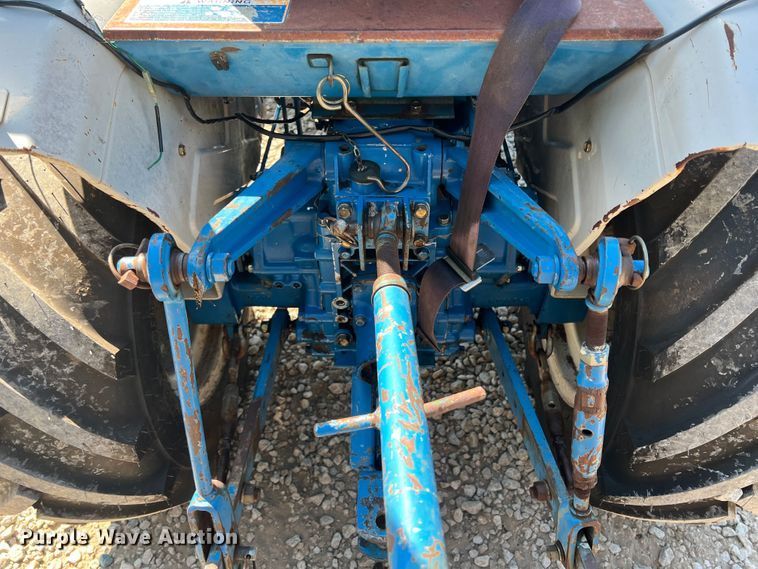 image for item IA9145 1997 New Holland 1220  MFWD tractor