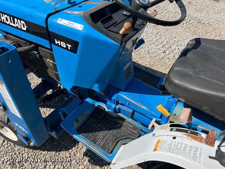 image for item IA9145 1997 New Holland 1220  MFWD tractor