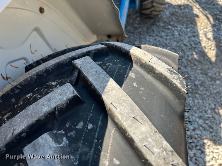 image for item IA9145 1997 New Holland 1220  MFWD tractor