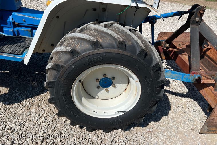 image for item IA9145 1997 New Holland 1220  MFWD tractor