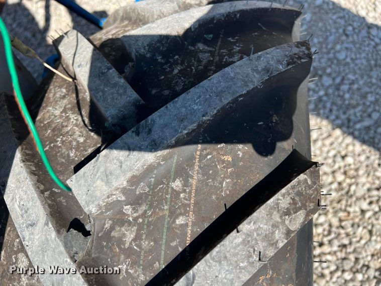 image for item IA9145 1997 New Holland 1220  MFWD tractor