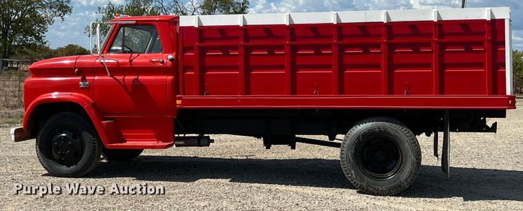 image for item IA9208 1966 Chevrolet C60  grain truck
