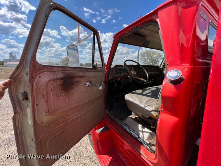 image for item IA9208 1966 Chevrolet C60  grain truck