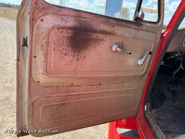 image for item IA9208 1966 Chevrolet C60  grain truck