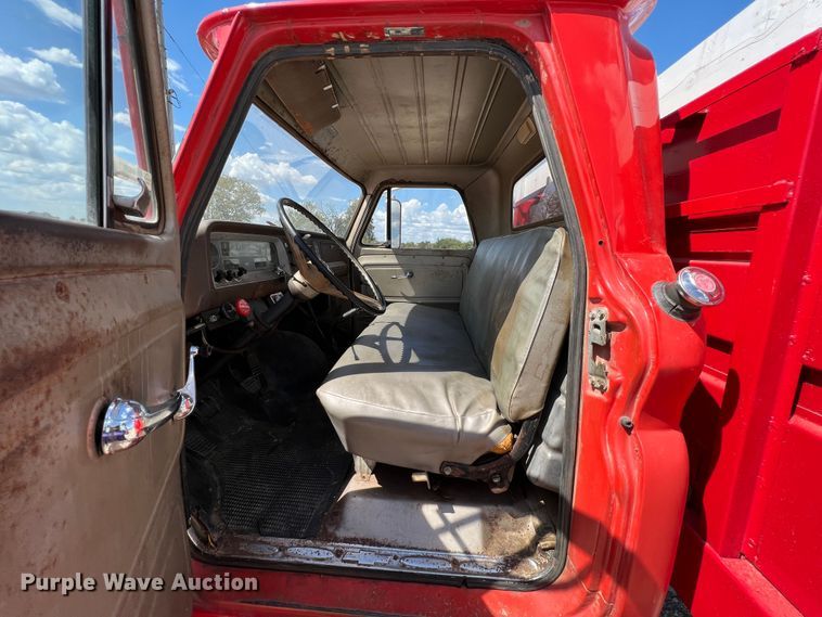 image for item IA9208 1966 Chevrolet C60  grain truck