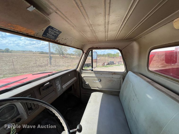 image for item IA9208 1966 Chevrolet C60  grain truck