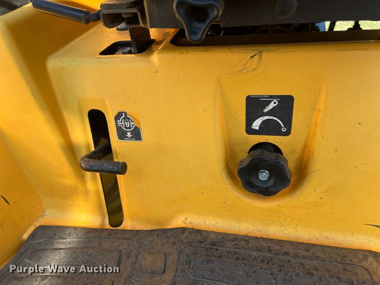 image for item IA9220 Cub Cadet LX410  MFWD tractor