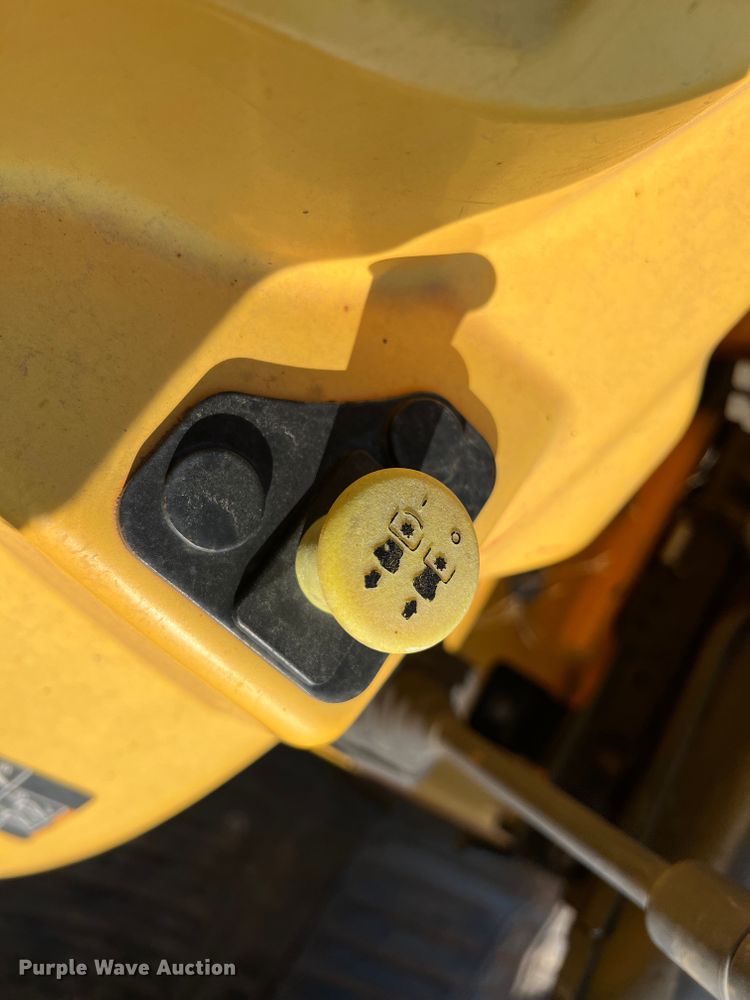 image for item IA9220 Cub Cadet LX410  MFWD tractor