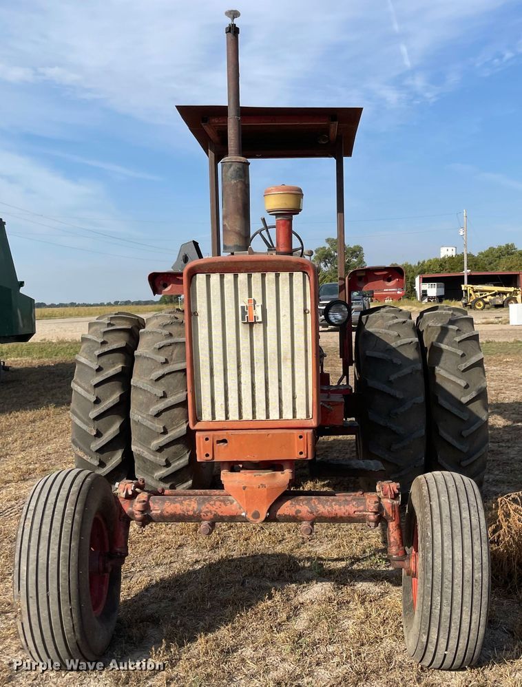 image for item JD9330 1965 International Farmall 706  tractor