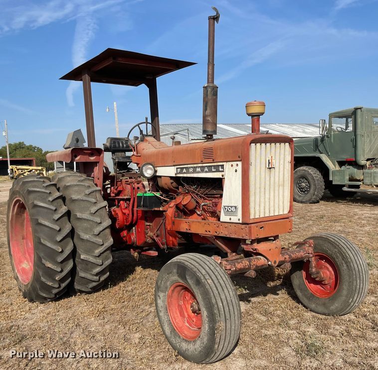 image for item JD9330 1965 International Farmall 706  tractor