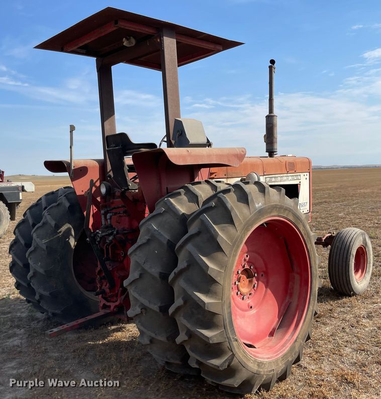 image for item JD9330 1965 International Farmall 706  tractor