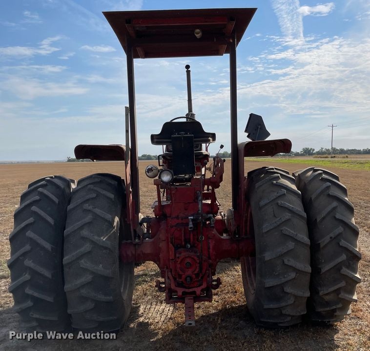 image for item JD9330 1965 International Farmall 706  tractor
