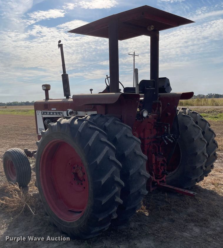 image for item JD9330 1965 International Farmall 706  tractor