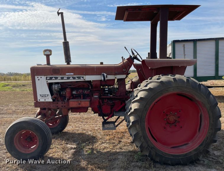 image for item JD9330 1965 International Farmall 706  tractor