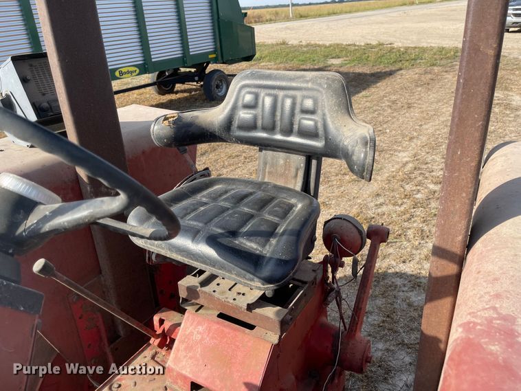 image for item JD9330 1965 International Farmall 706  tractor