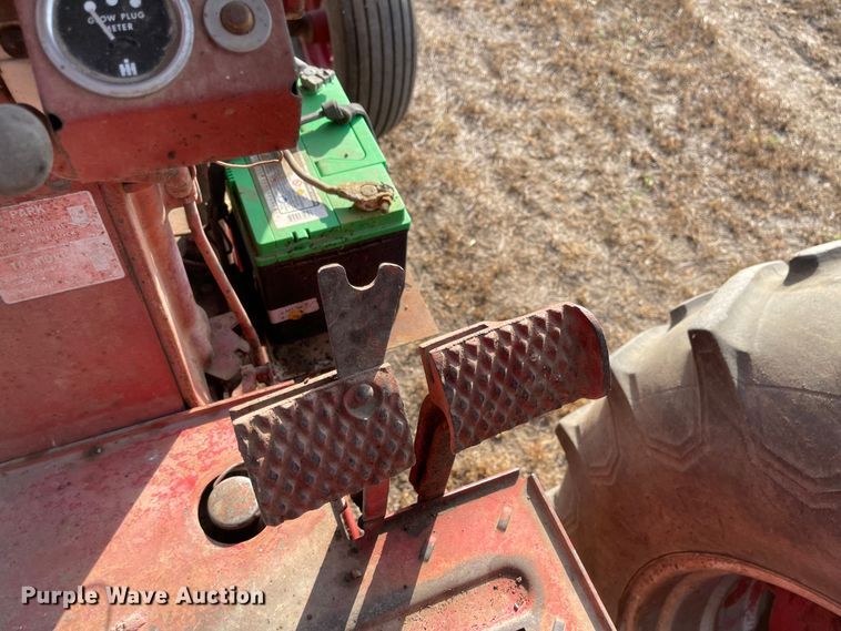 image for item JD9330 1965 International Farmall 706  tractor