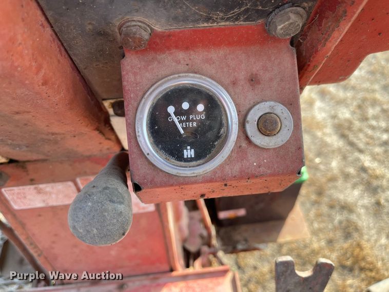image for item JD9330 1965 International Farmall 706  tractor