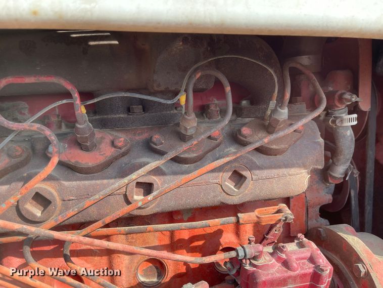 image for item JD9330 1965 International Farmall 706  tractor