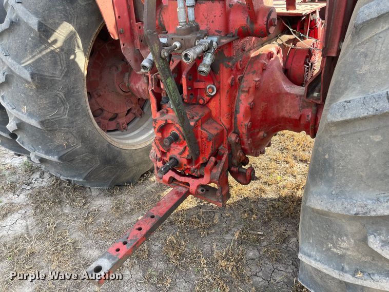 image for item JD9330 1965 International Farmall 706  tractor