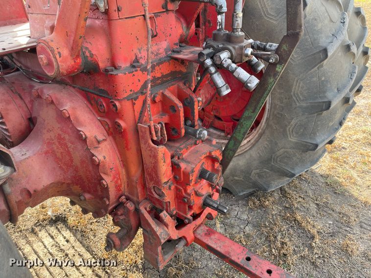 image for item JD9330 1965 International Farmall 706  tractor