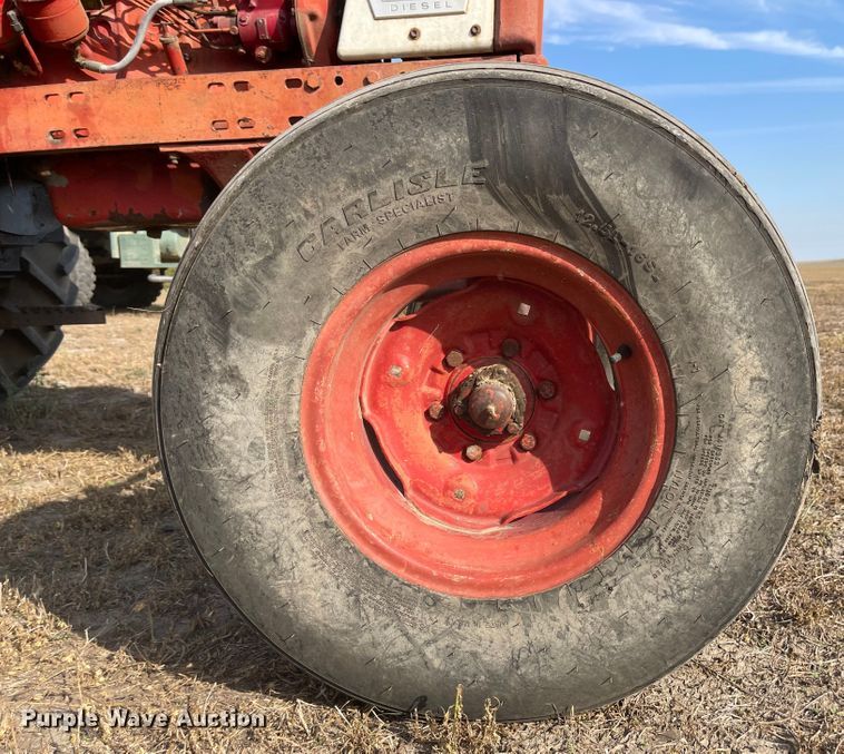 image for item JD9330 1965 International Farmall 706  tractor