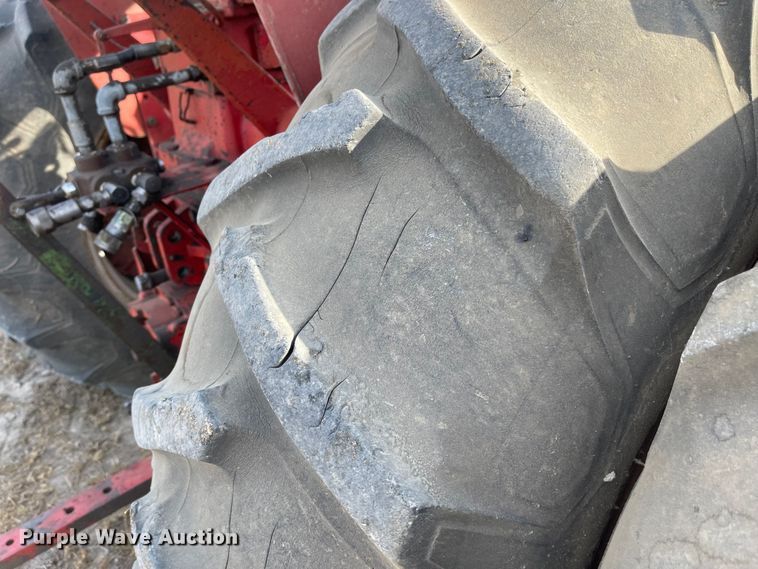 image for item JD9330 1965 International Farmall 706  tractor