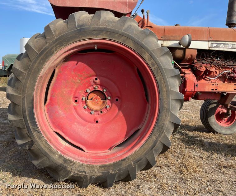 image for item JD9330 1965 International Farmall 706  tractor