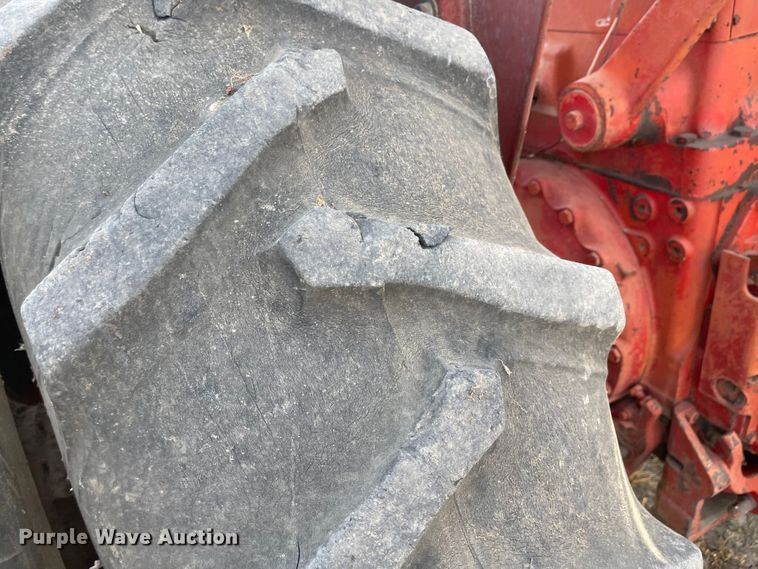 image for item JD9330 1965 International Farmall 706  tractor