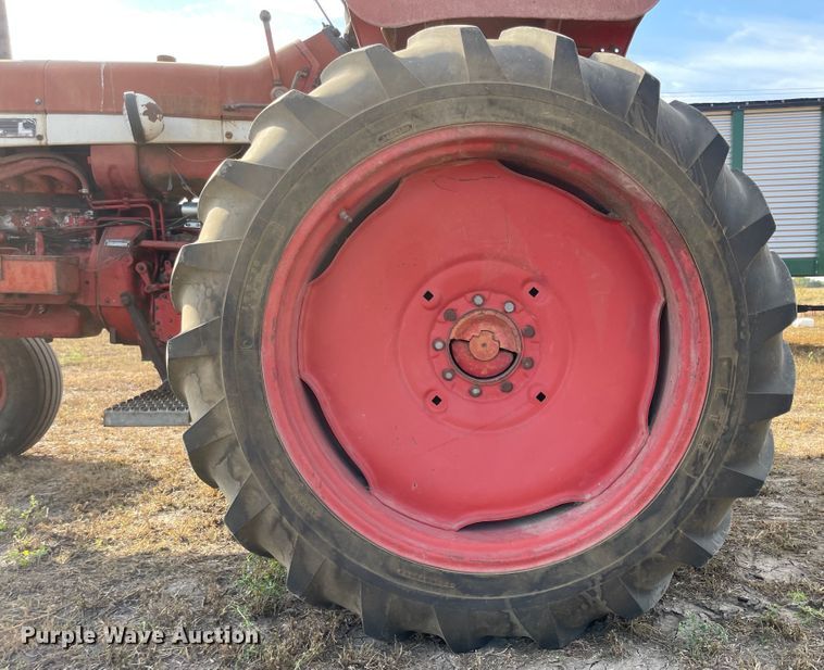 image for item JD9330 1965 International Farmall 706  tractor