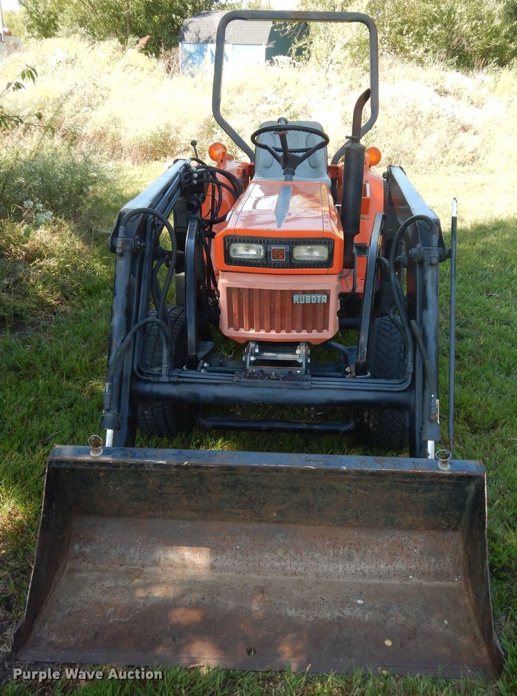image for item KF9430 Kubota B9200D  MFWD tractor