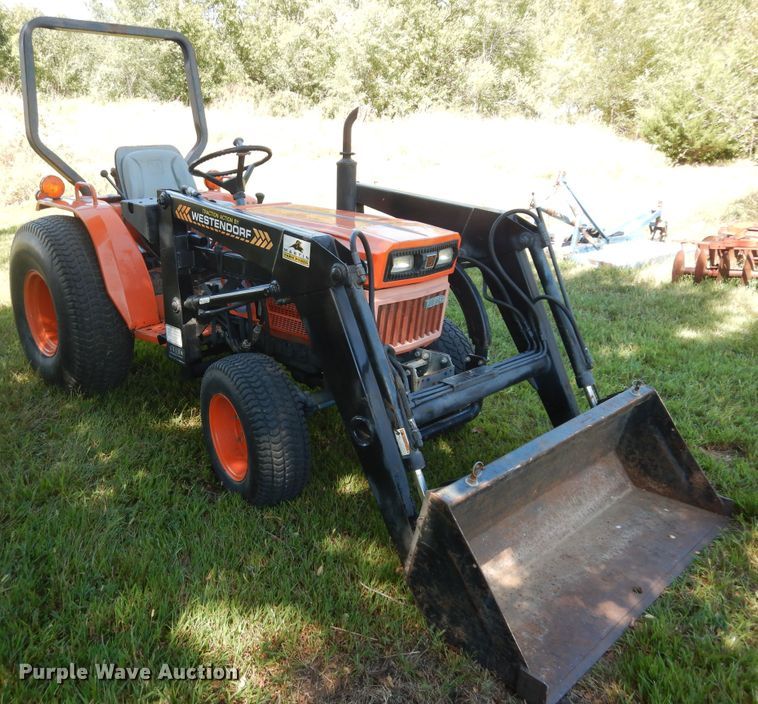 image for item KF9430 Kubota B9200D  MFWD tractor
