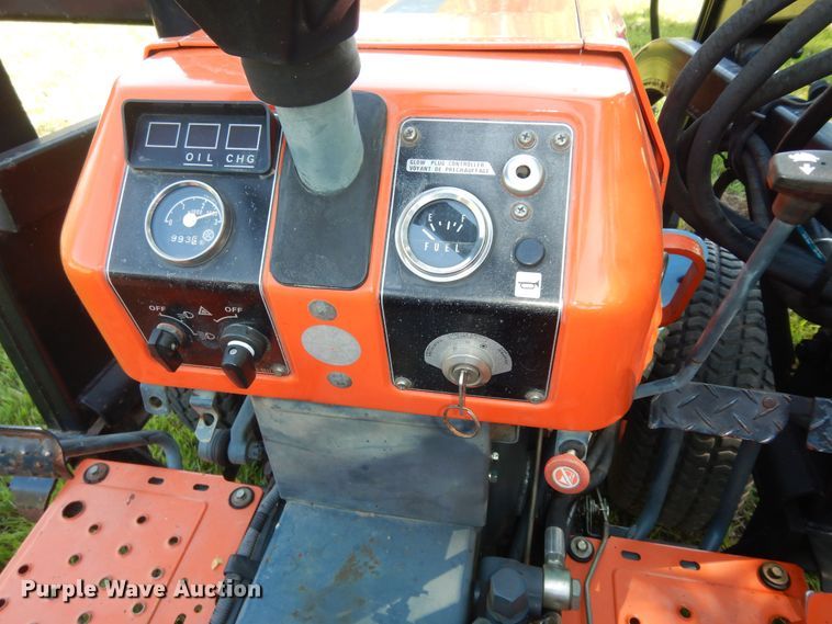 image for item KF9430 Kubota B9200D  MFWD tractor