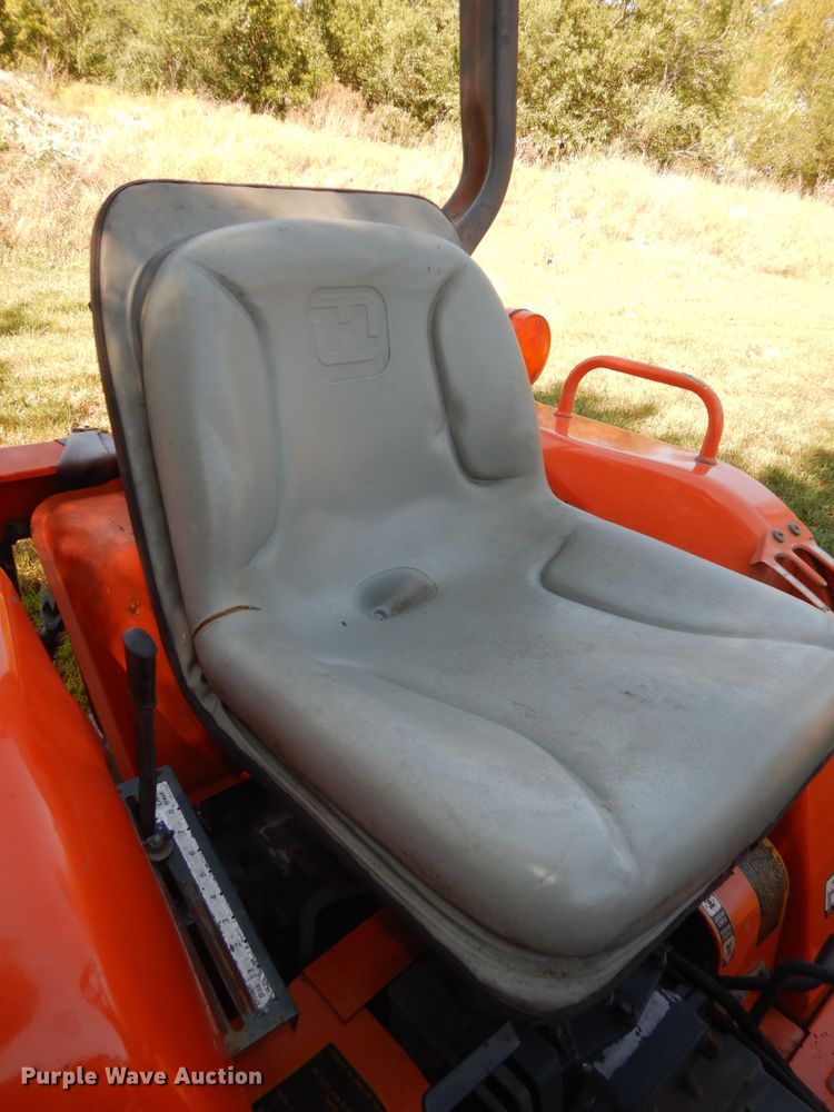 image for item KF9430 Kubota B9200D  MFWD tractor