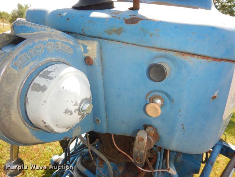 image for item KF9433 Ford 3000 tractor
