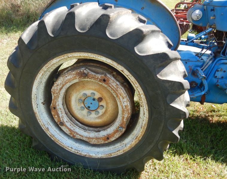 image for item KF9433 Ford 3000 tractor