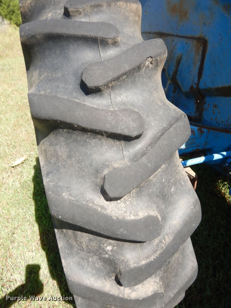 image for item KF9433 Ford 3000 tractor