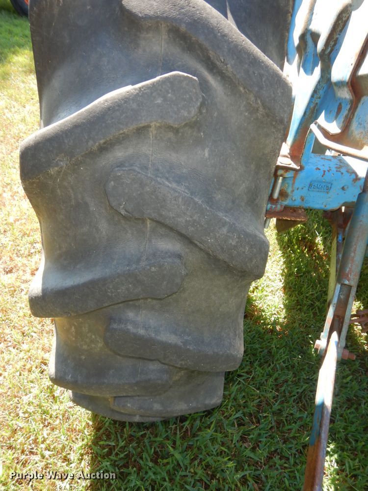 image for item KF9433 Ford 3000 tractor