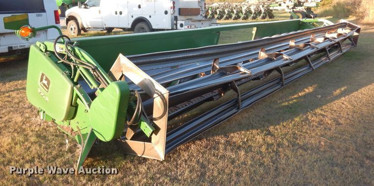 image for item KO9976 2001 John Deere 930R  rigid head