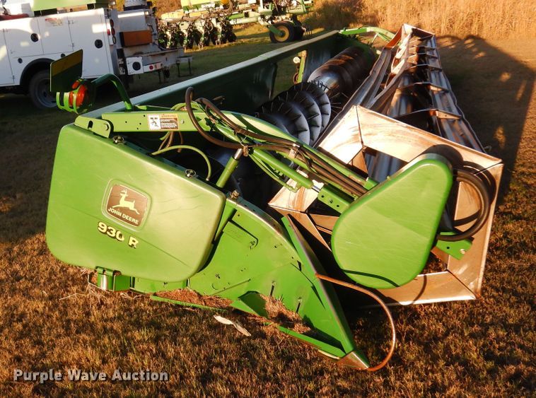 image for item KO9976 2001 John Deere 930R  rigid head