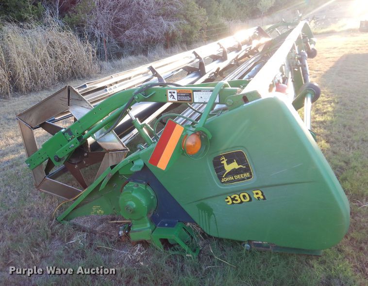 image for item KO9976 2001 John Deere 930R  rigid head