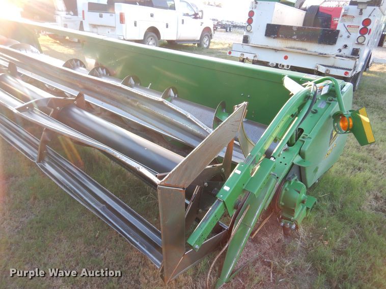 image for item KO9976 2001 John Deere 930R  rigid head