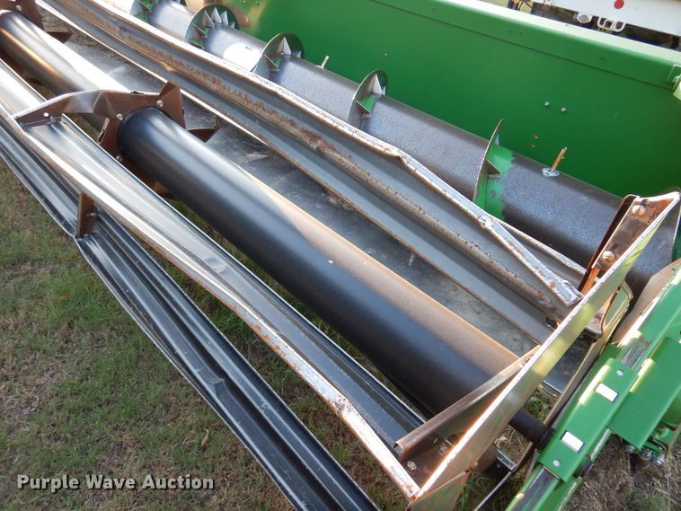 image for item KO9976 2001 John Deere 930R  rigid head