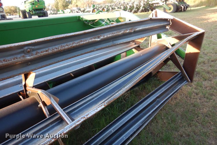 image for item KO9976 2001 John Deere 930R  rigid head