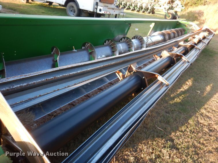 image for item KO9976 2001 John Deere 930R  rigid head