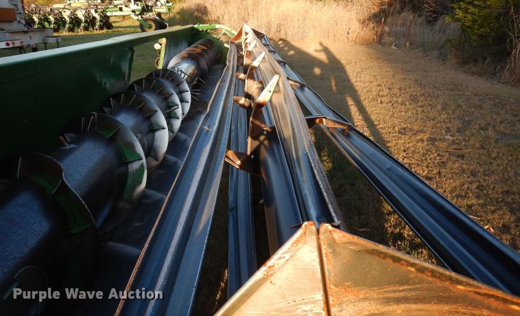 image for item KO9976 2001 John Deere 930R  rigid head