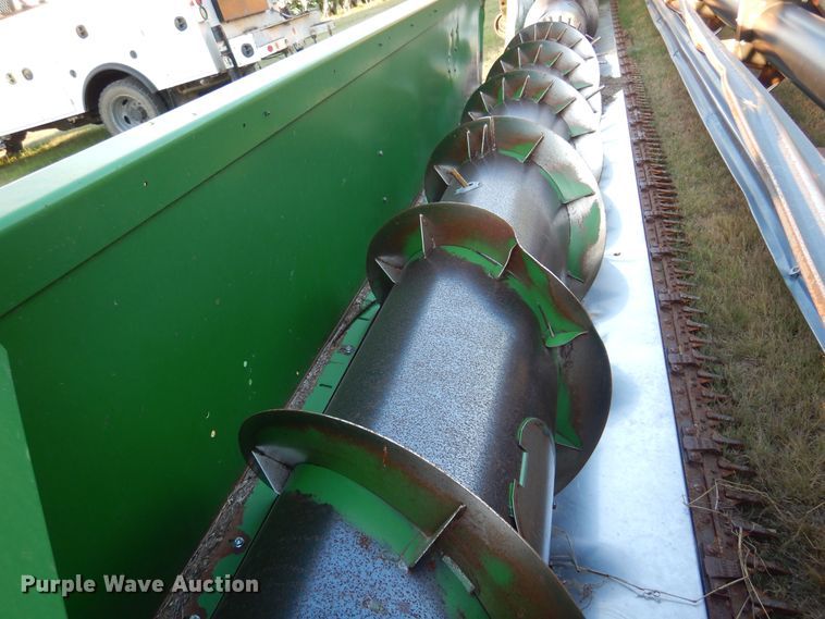 image for item KO9976 2001 John Deere 930R  rigid head