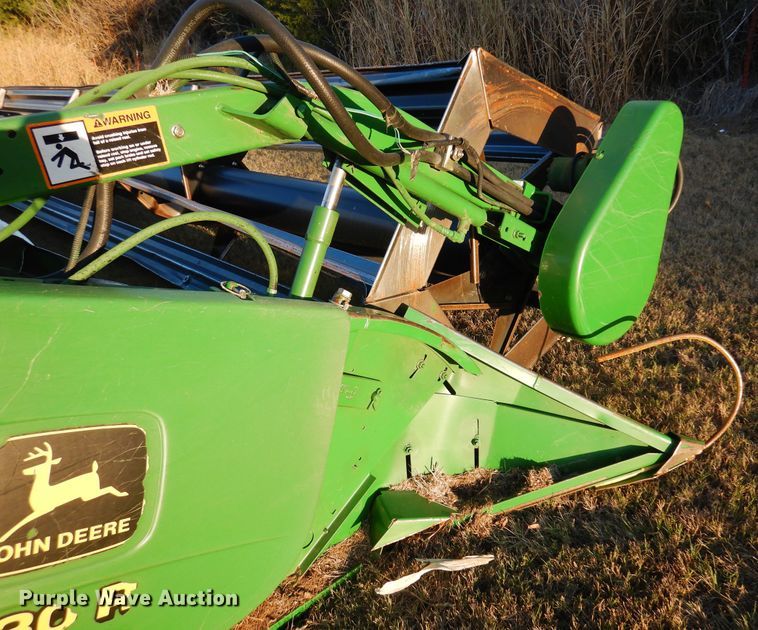 image for item KO9976 2001 John Deere 930R  rigid head